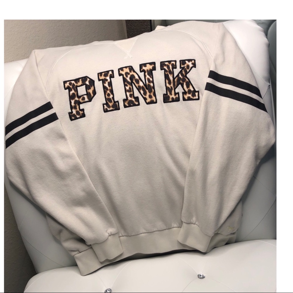*Women’s VS Pink Leopard Print Sweatshirt* - Picture 3 of 3